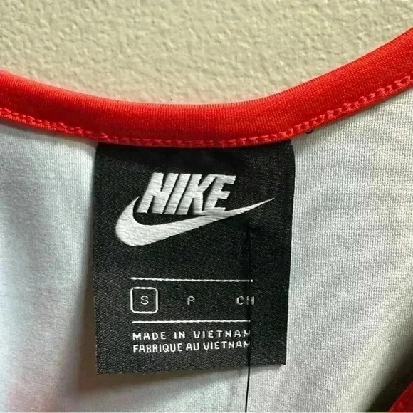 NEW Nike Standard Fit Active Crop Top – Tropical Print Women’s Small Athleisure - Picture 6 of 7